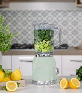 Smeg, BLF03PKEU, 1,5 l Standmixer, 4 -Geschwindigkeitsstufen, 4 Automikprogramme, Abnehmbare Doppelklinge, Deckelöffnung transparent mit Dosierkappe, rutschfest, 800W, Rose - Image 3